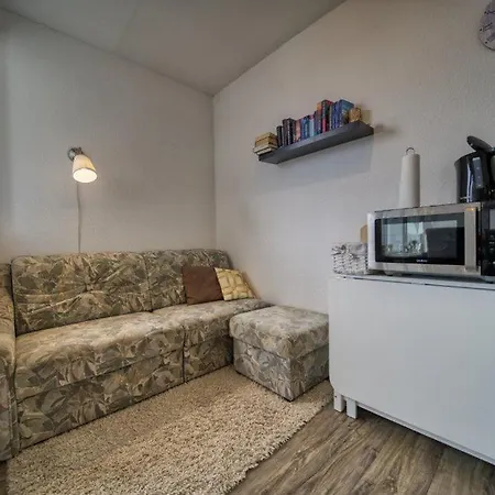 - Haus H, App 0h0908 *