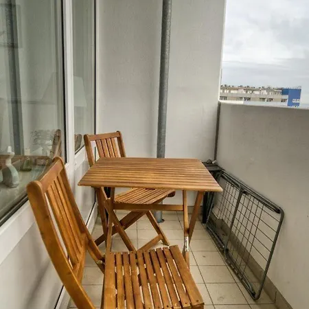 - Haus H, App 0h0908 *